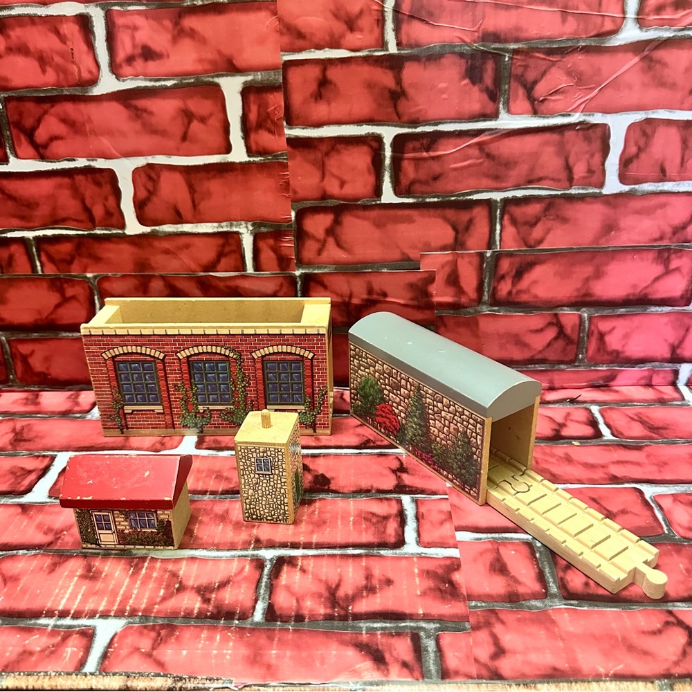 Thomas & Friends Red and Tan Action Figures Playset with Classic Detailing